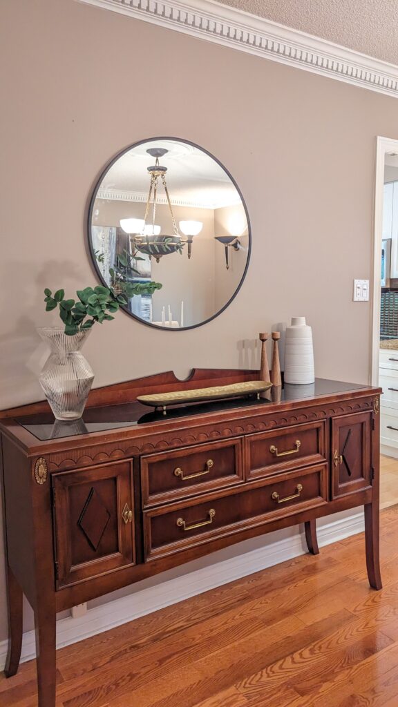 traditional console with round mirror on the wall